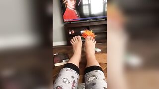 Naughty iranian girl displays her XXX feet while chilling in living room