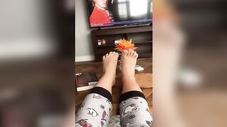 Naughty iranian girl displays her XXX feet while chilling in living room