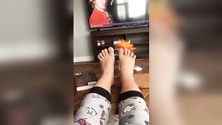 Naughty iranian girl displays her XXX feet while chilling in living room
