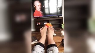 Naughty iranian girl displays her XXX feet while chilling in living room