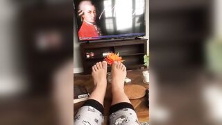 Naughty iranian girl displays her XXX feet while chilling in living room