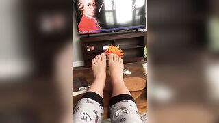 Naughty iranian girl displays her XXX feet while chilling in living room
