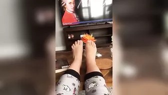 Naughty iranian girl displays her XXX feet while chilling in living room