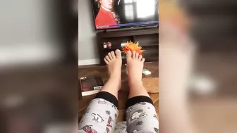 Naughty iranian girl displays her XXX feet while chilling in living room