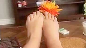 Naughty iranian girl displays her XXX feet while chilling in living room