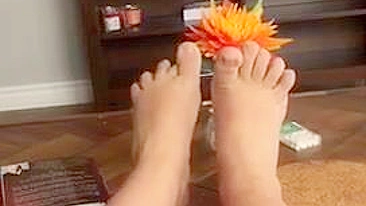 Naughty iranian girl displays her XXX feet while chilling in living room