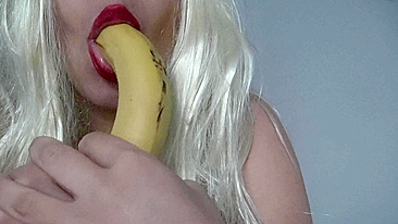 Playful blonde Arab mom seductively worships XXX banana in ASMR video