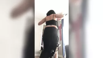 Stacked Arab mom with great XXX curves seductively dances at home