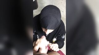 Muslim mom in hijab takes care of neighbor's delicious XXX weenie