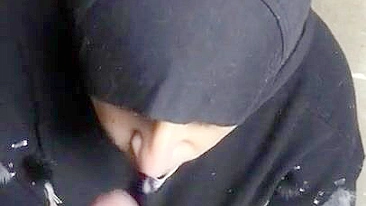 Muslim mom in hijab takes care of neighbor's delicious XXX weenie
