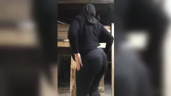 Mom in hijab seductively dances showing off her round XXX booty