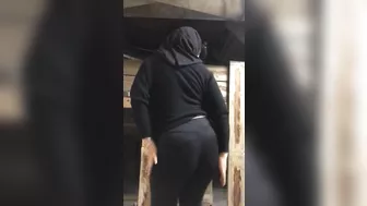 Mom in hijab seductively dances showing off her round XXX booty