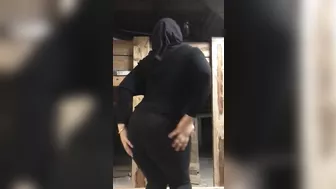 Mom in hijab seductively dances showing off her round XXX booty