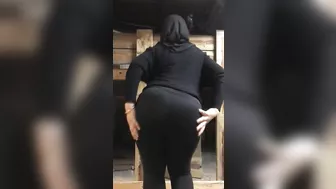 Mom in hijab seductively dances showing off her round XXX booty Mom in hijab seductively dances showing off her round XXX booty