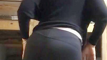 Mom in hijab seductively dances showing off her round XXX booty