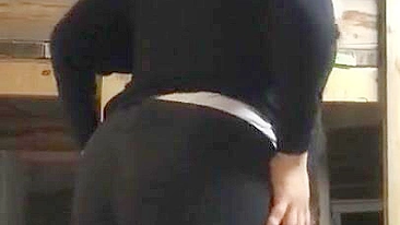 Mom in hijab seductively dances showing off her round XXX booty