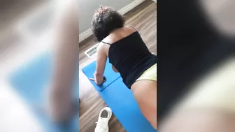 Muslim mom with big XXX booty does workout dressed in yellow thong