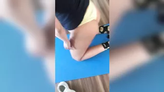 Muslim mom with big XXX booty does workout dressed in yellow thong