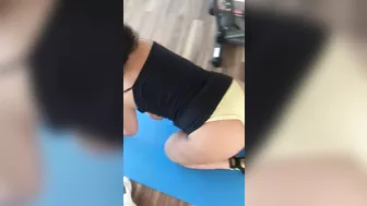 Muslim mom with big XXX booty does workout dressed in yellow thong
