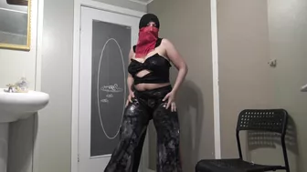 Curvy Arab Egypt mom helps viewers empty balls via XXX belly dance