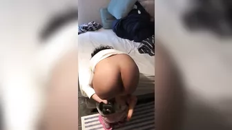 Mom slaps juicy butt with two huge XXX toys bending down to the bed