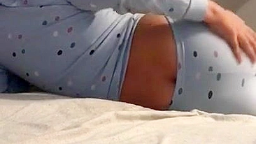 Lebanese woman takes pants down to expose XXX shaped butt in bed
