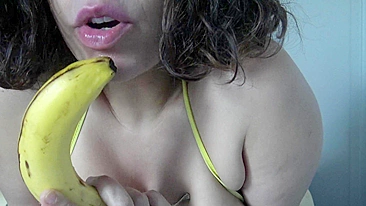 Big-tittied Aribic whore takes banana between her XXX breasts online