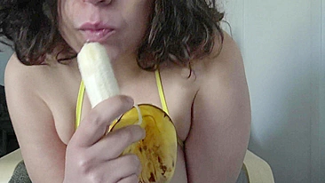 Big-tittied Aribic whore takes banana between her XXX breasts online