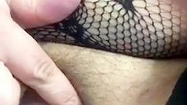 Hot close-up XXX view of Arabian mom's pussy for the amateur show