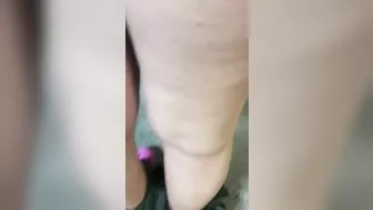 Persian prostitute poses for amateur XXX clip when showing her ass