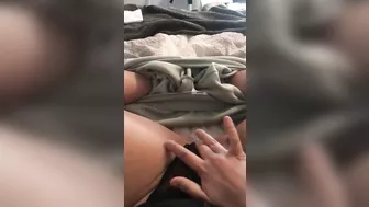 Arabian mom moans when playing with her XXX pussy in amateur clip