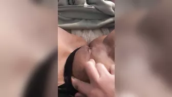 Arabian mom moans when playing with her XXX pussy in amateur clip