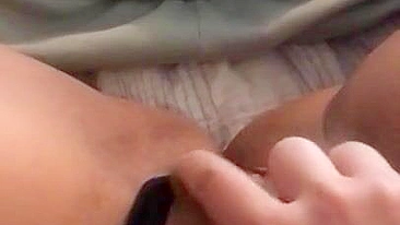 Arabian mom moans when playing with her XXX pussy in amateur clip