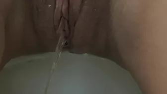 Homemade Arab XXX video of dirty girl peeing in the toilet for cam