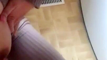 Moroccan mom comes to the toilet to demonstrate her big XXX tits