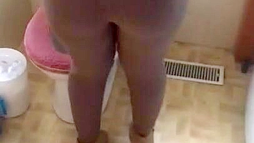 Moroccan mom comes to the toilet to demonstrate her big XXX tits