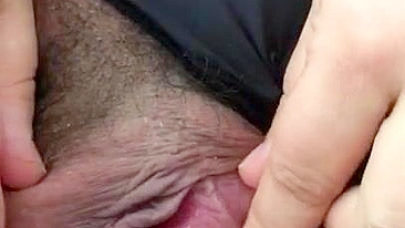 Amateur XXX video of pregnant Arabic mom spreading her cunt for cam