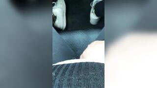 Slutty amateur chick masturbates in the car in amateur Aribic XXX clip