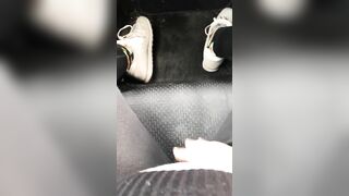 Slutty amateur chick masturbates in the car in amateur Aribic XXX clip