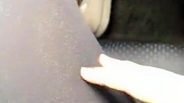 Slutty amateur chick masturbates in the car in amateur Aribic XXX clip