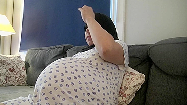 Pregnant Muslim mom enjoys having her throat fucked in XXX video