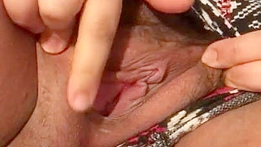 Pregnant Moroccan mom plays with XXX pussy for the amateur camera