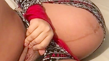 Pregnant Moroccan mom plays with XXX pussy for the amateur camera