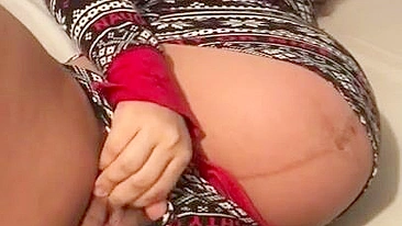 Pregnant Moroccan mom plays with XXX pussy for the amateur camera