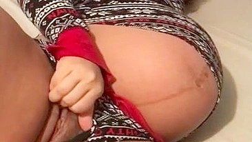 Pregnant Moroccan mom plays with XXX pussy for the amateur camera