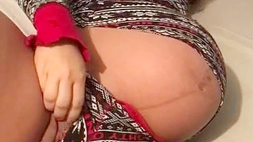 Pregnant Moroccan mom plays with XXX pussy for the amateur camera