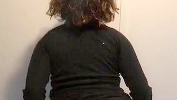 Curvy Iraqi XXX chick demonstrating her big booty for the camera