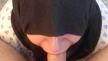 Muslim XXX girlfriend gets on the knees to blow lover's thick dick