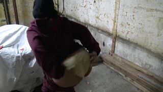 Saudi XXX mom shakes her big booty for the camera in the garage