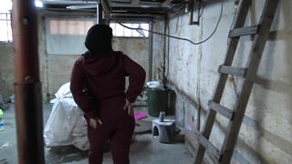 Saudi XXX mom shakes her big booty for the camera in the garage